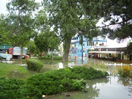 Apele şi prostia omenească