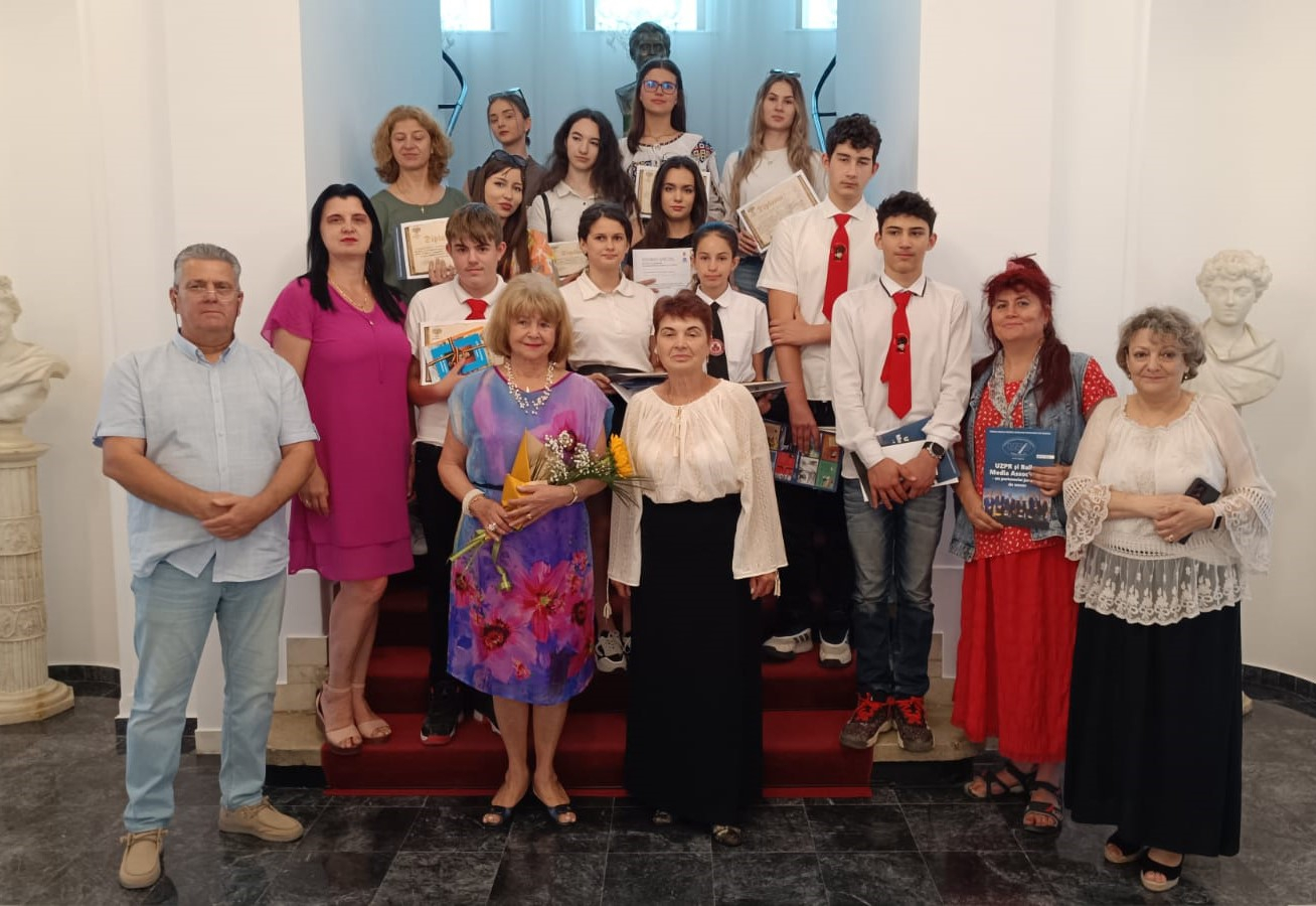 Premii din partea UZPR Galaţi pentru tinere condeie, la Casa Cuza (GALERIE FOTO)