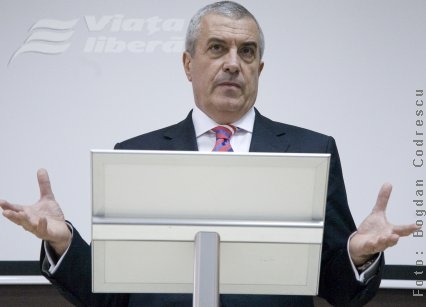 Tăriceanu, la Galaţi: Nu trebuie să aşteptăm „tractorul” european ca să ieşim din criză 