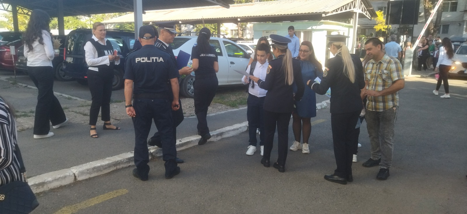 S-au dat primele sancțiuni pentru înjurat și fumat la școală