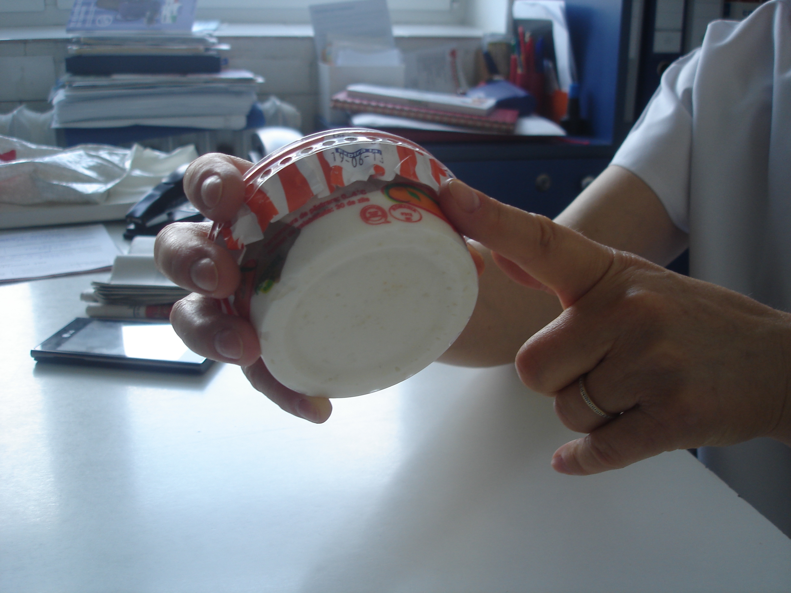 Campanie VL "Ştii ce mănânci?": Salată de icre doar cu numele pe rafturile magazinelor