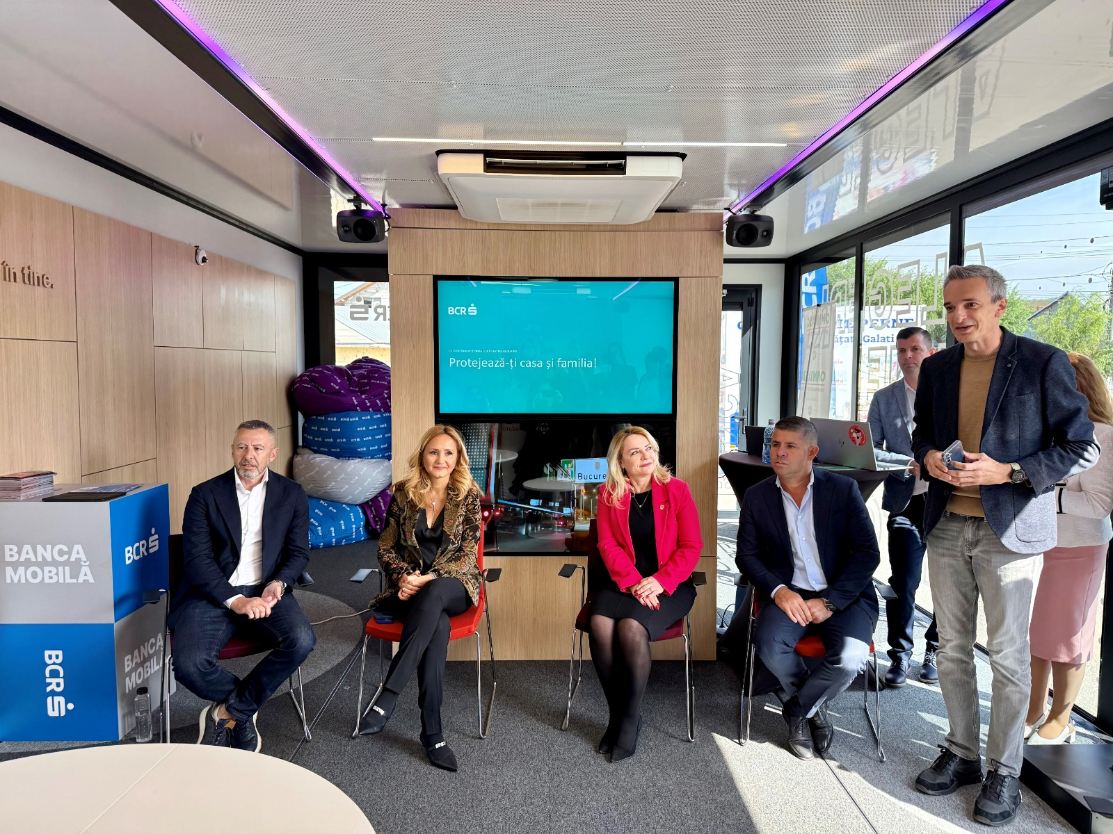 BCR și OMNIASIG oferă 400 de polițe de asigurare gratuite locuitorilor din Pechea