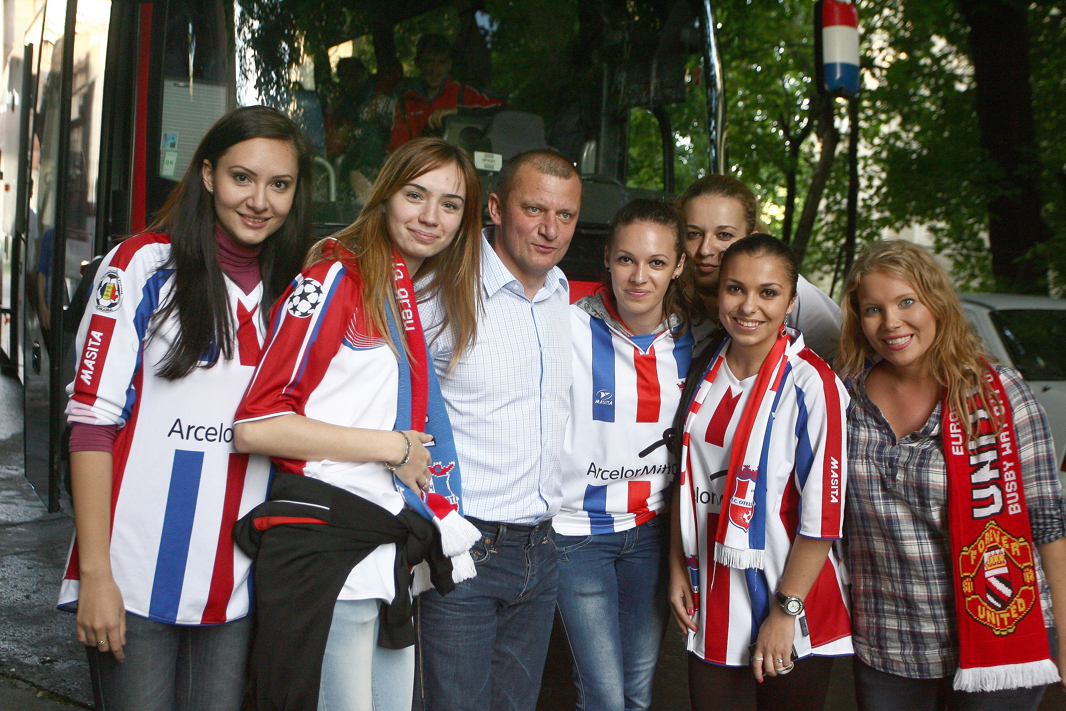 „Sexy-galeria” Oţelului din Giuleşti (FOTO)