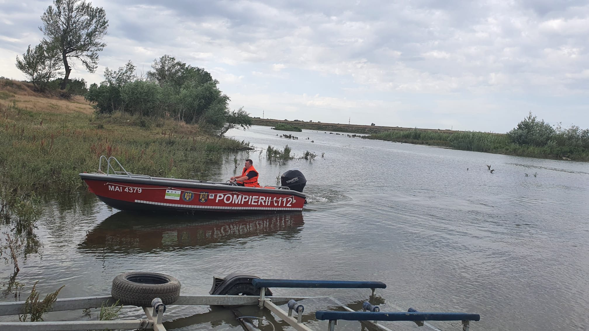 Alertă pe Siret. Un bărbat a dispărut după ce s-a scăldat noaptea