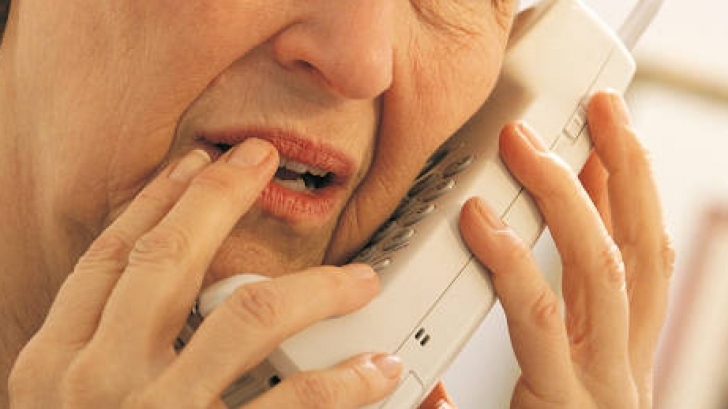 Un escroc a fost învins de o bătrânică isteaţă! Iată cum a procedat o victimă a metodei "accidentul"