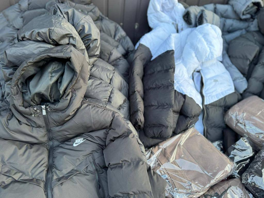 Haine contrafăcute, confiscate la intrarea în Galaţi