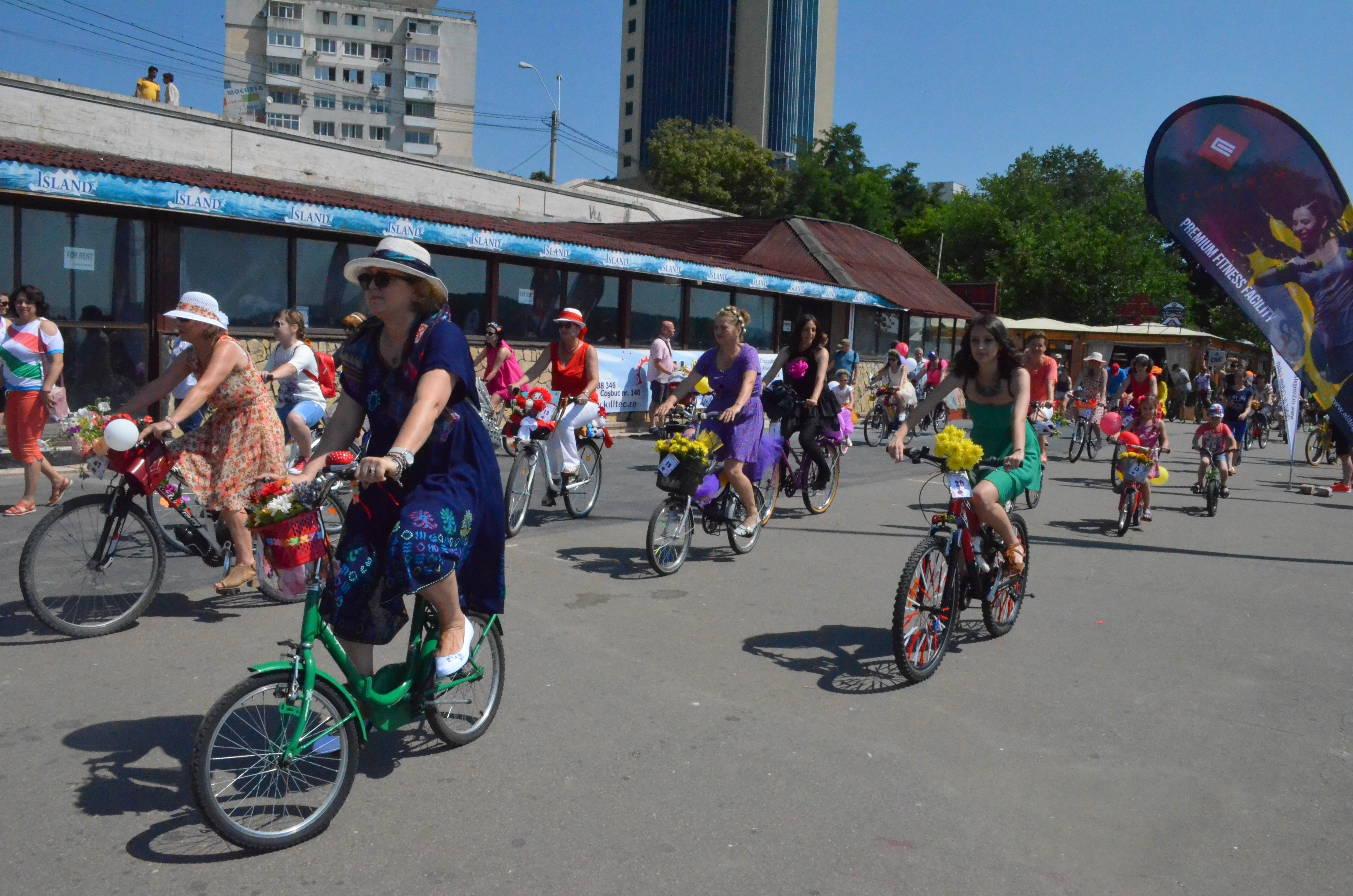Eleganţă pe două roţi | FOTO