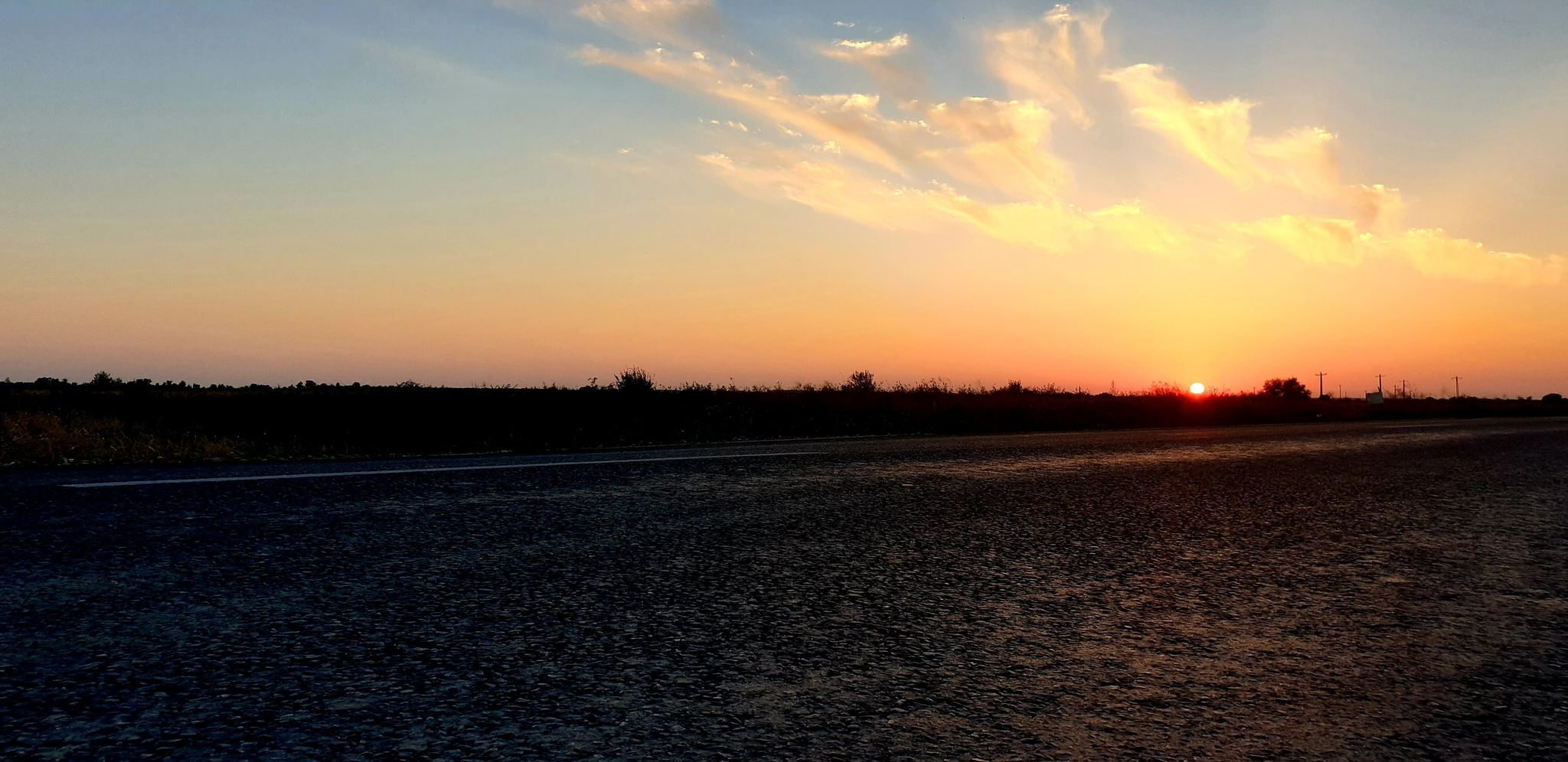 Luna ruginește din cauza pământului