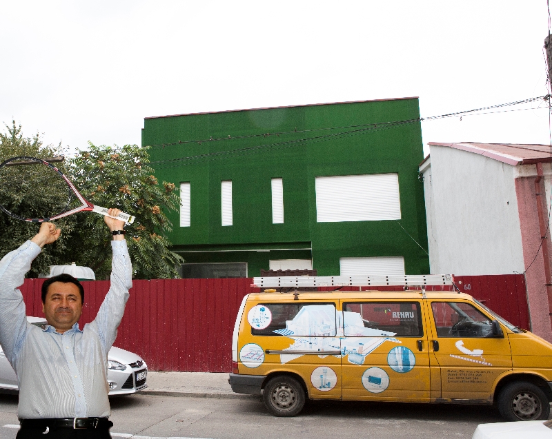 PAMFLET/ Toate casele din Galaţi vor fi învelite în mochetă