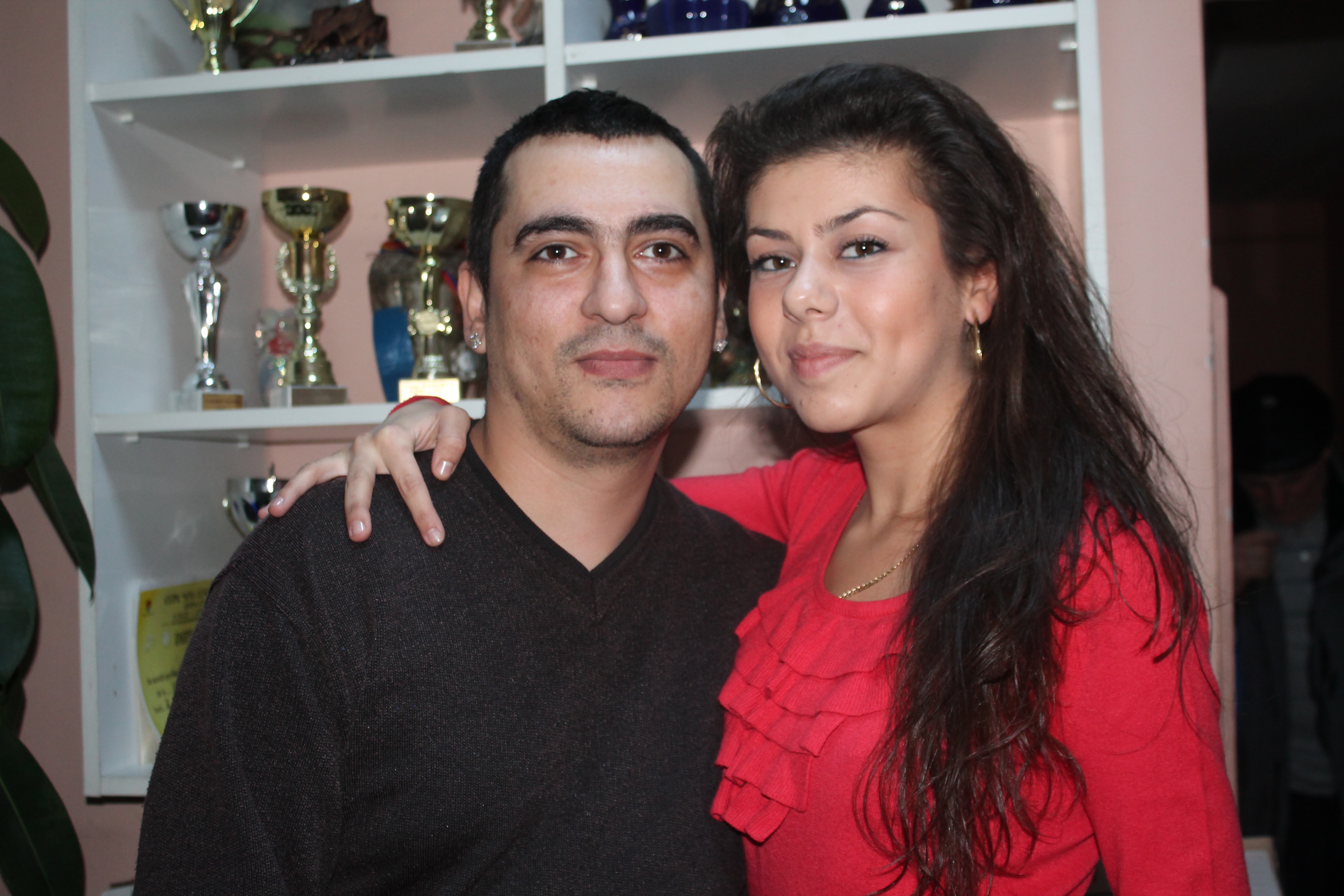 DRAGOSTEA face minuni/ Uniţi de aceleaşi probleme, doi tineri se bucură de viaţă