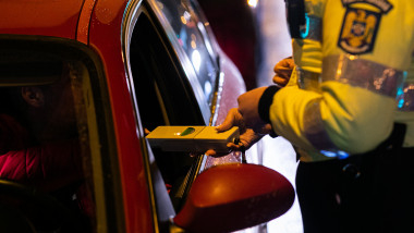 Doi șoferi depistați sub influența alcoolului în județul Galați