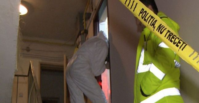 Și-a ucis prietenul cu 30 de lovituri de cuțit. Un om al străzii, suspect într-o crimă înfiorătoare (UPDATE)