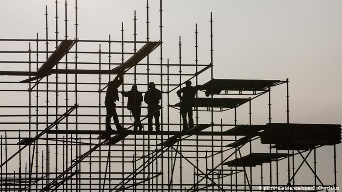 După majorarea salariilor, risc de încetinire economică