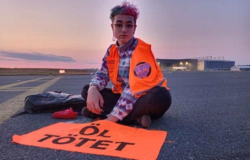 Aeroport blocat de activiști de mediu