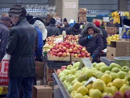Pepeni, pere chinezeşti şi liliac semi-înflorit  