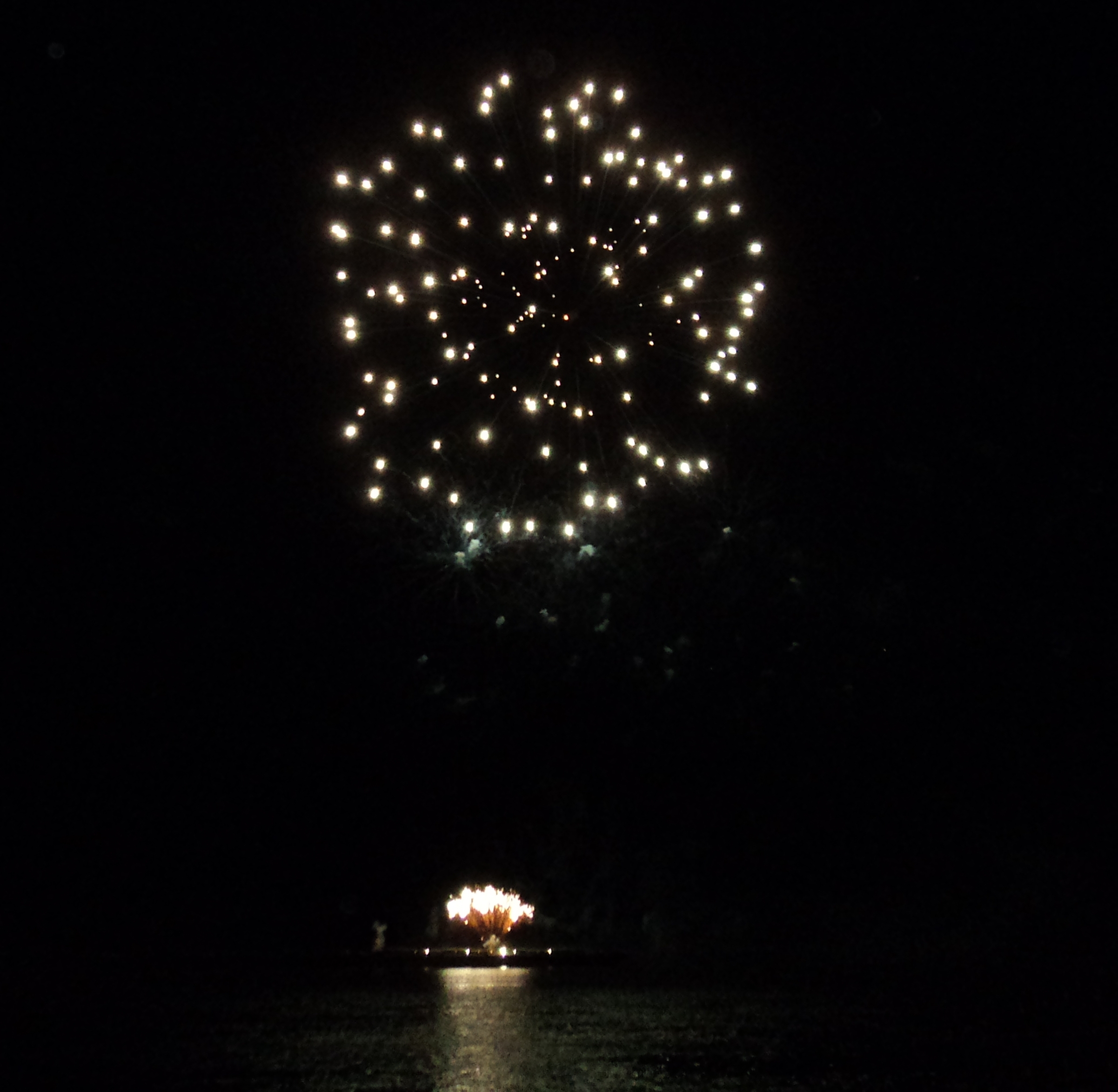 Final fastuos pentru Ziua Marinei! Spectacol de artificii pe muzică (VIDEO) 