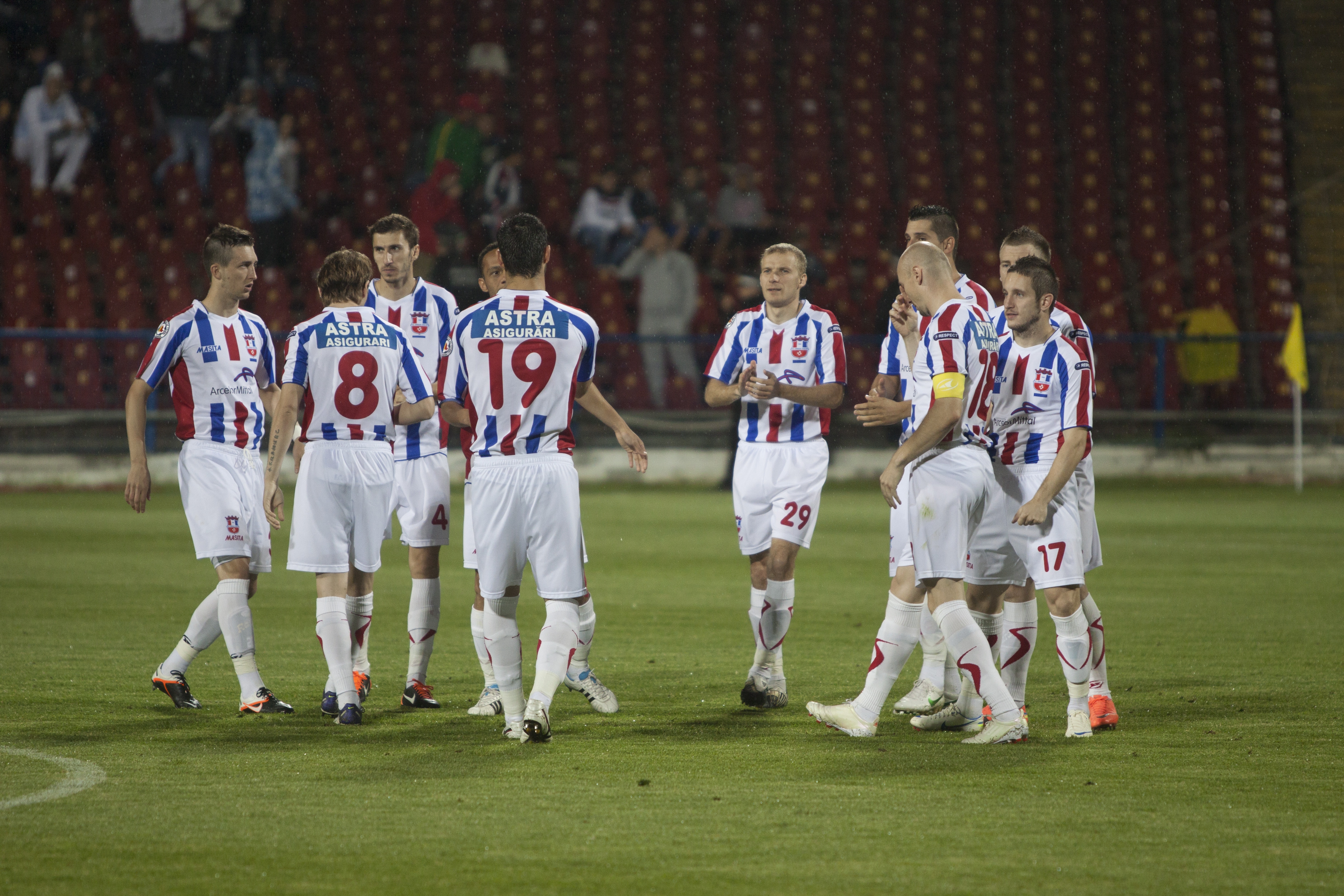 Bilanţul „oţelarilor”: Cu un gol pe meci, în afara Europei