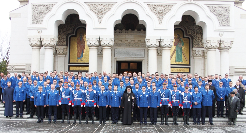 Avansări "la excepţional" şi ceremonial religios de Ziua Jandarmeriei