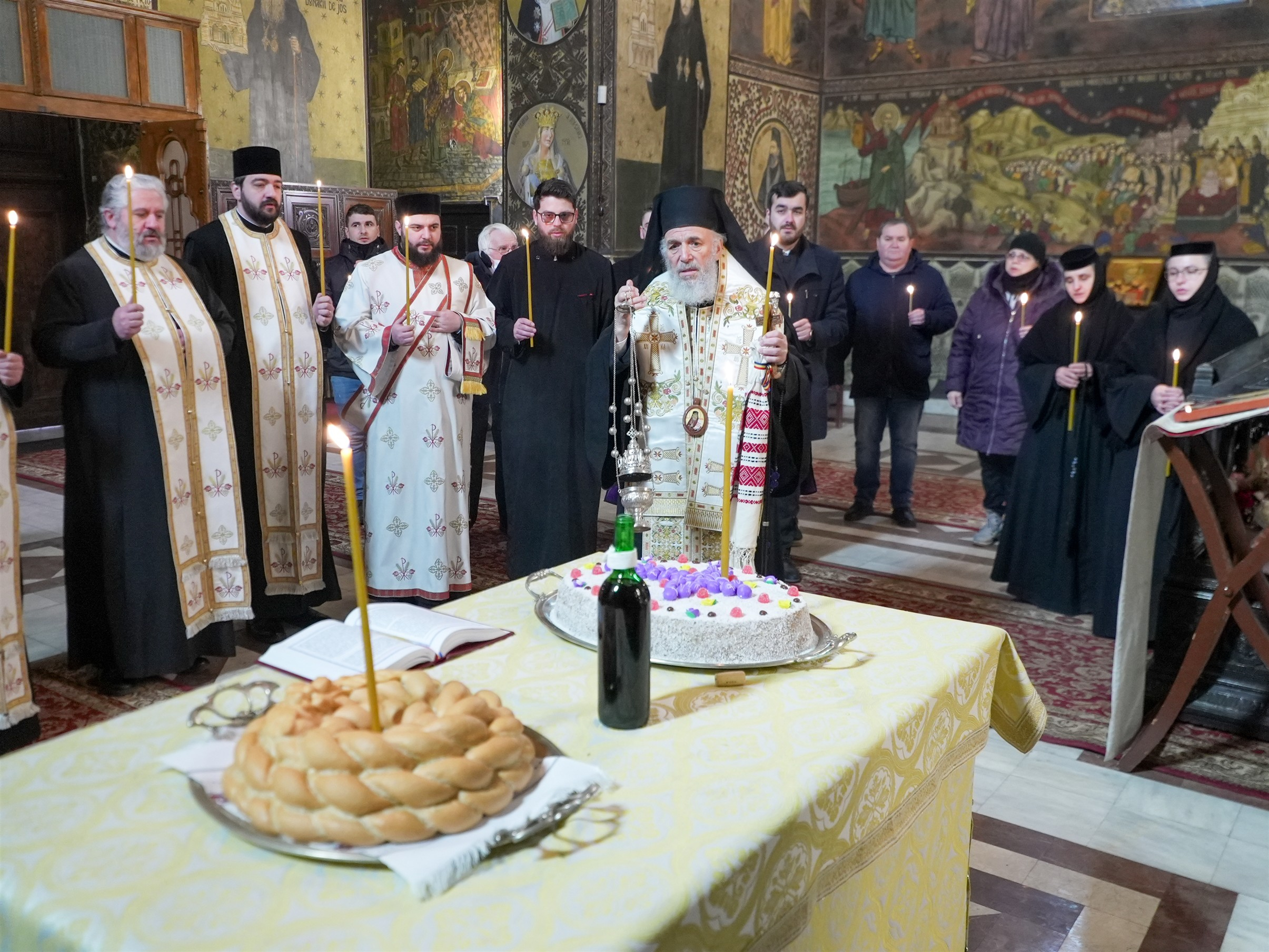 Parastas pentru doi ierarhi ai Bisericii Ortodoxe Române