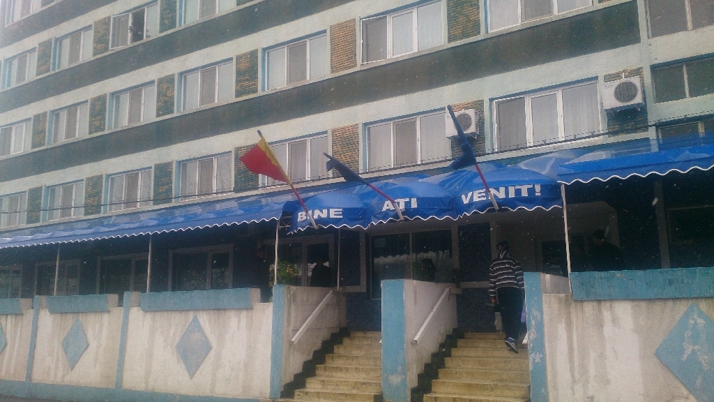 Un COPIL din Galaţi a scăpat cu viaţă după ce a CĂZUT DE LA ETAJUL TREI (VIDEO)