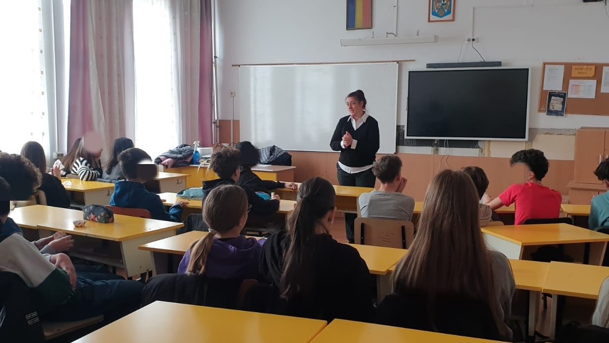 Informare în şcoli despre efectele consumului de droguri