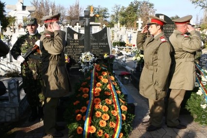 Ziua Armatei, mai mult pentru morţi…