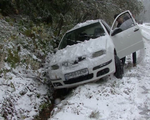 Infotrafic: Cinci drumuri naţionale, inclusiv DN 1, sunt închise pentru deszăpezire
