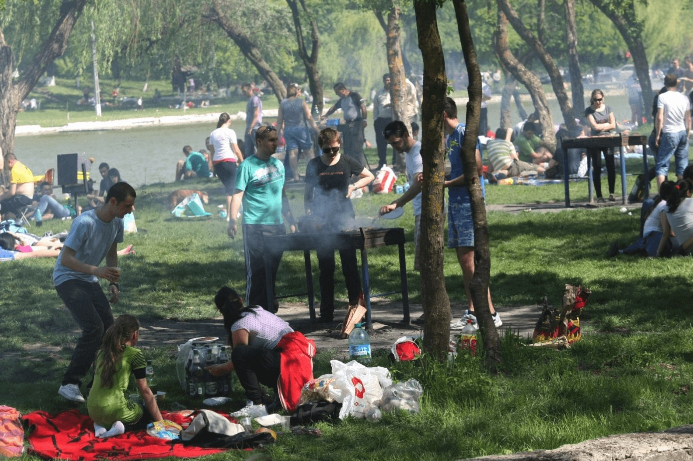 De 1 Mai, să nu vă obosiți! Muncim noi, din când în când