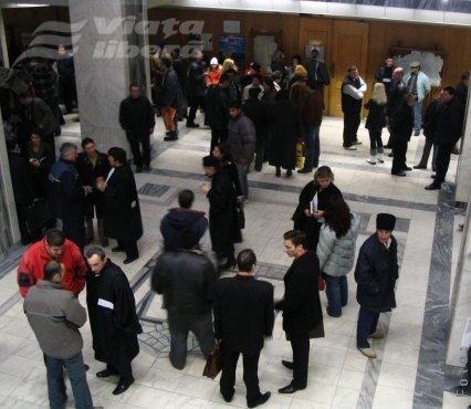 Gălăţenii dau năvală la judecată