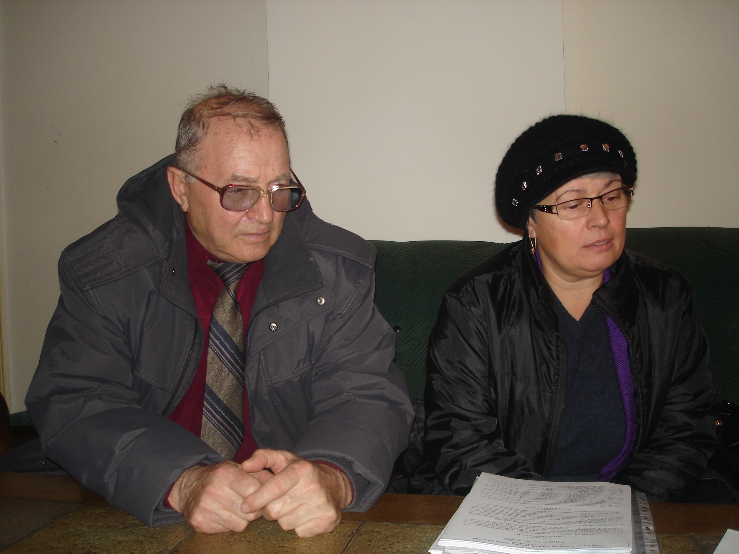 Campanie VL "Tu ştii ce face administratorul tău?": Luptă în stil mafiot între două asociaţii de proprietari