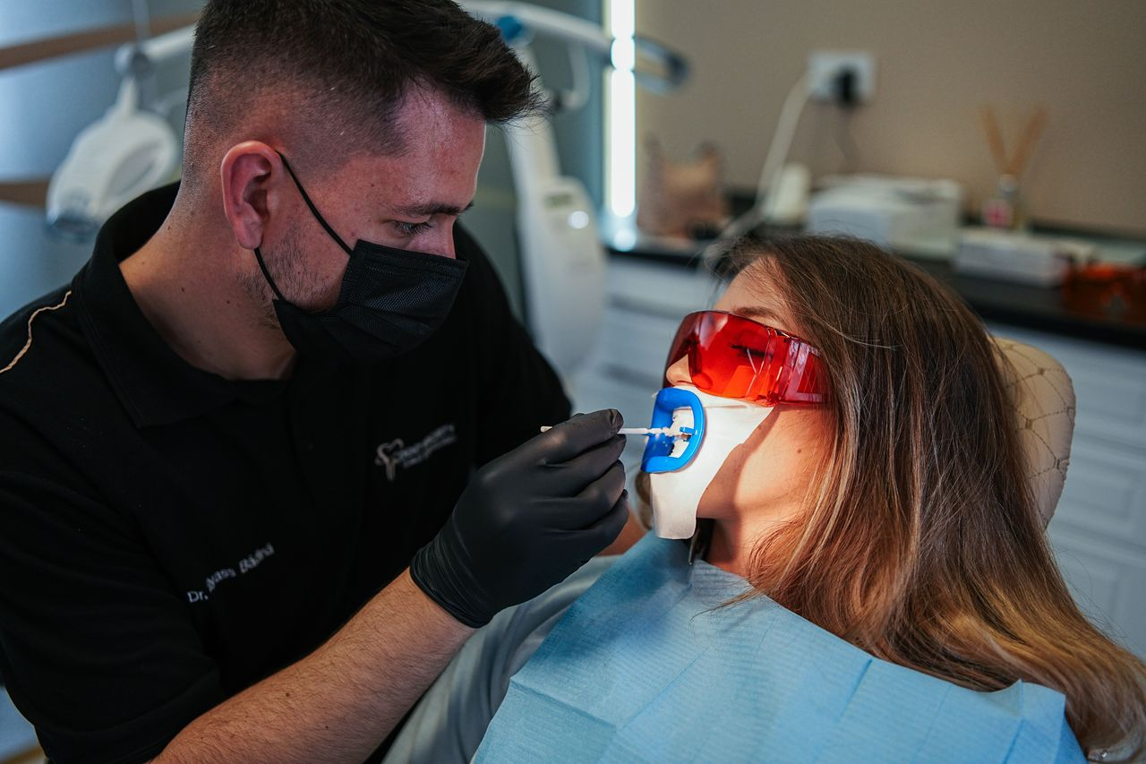 Albirea dentară: soluții eficiente pentru un zâmbet strălucitor pe termen lung