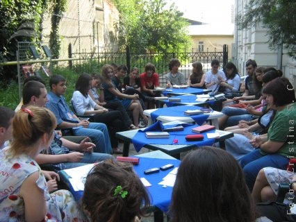 Vacanţă activă la bibliotecă