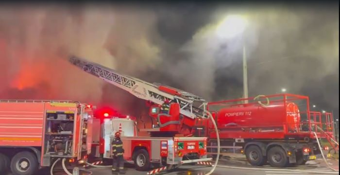 UPDATE: Incendiul din zona depozitelor a făcut scrum un restaurant. De la ce a pornit (FOTO și VIDEO)