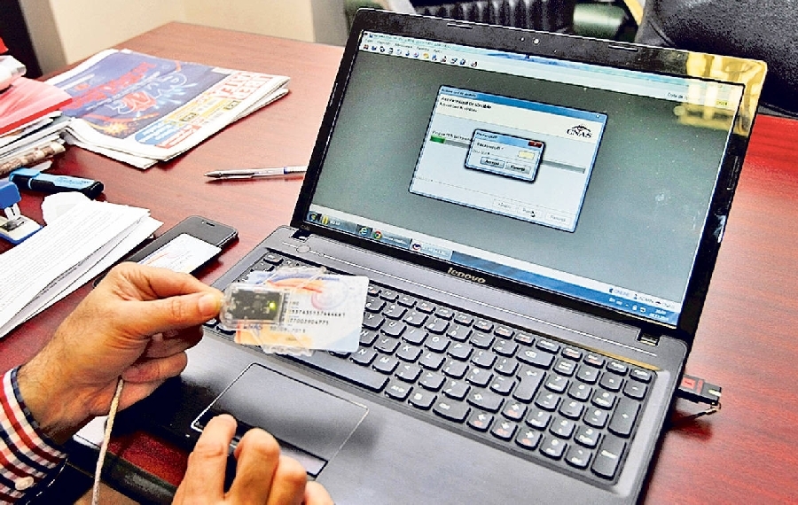 Peste 200 de gălăţeni au REFUZAT CARDUL DE SĂNĂTATE, din "motive religioase" sau "din superstiţie"