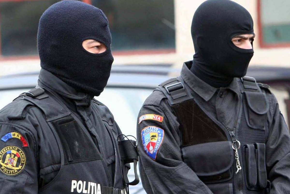 Control judiciar şi o cauţiune-record de 500.000 de lei, după perchezițiile DNA în afacerile cu fier vechi