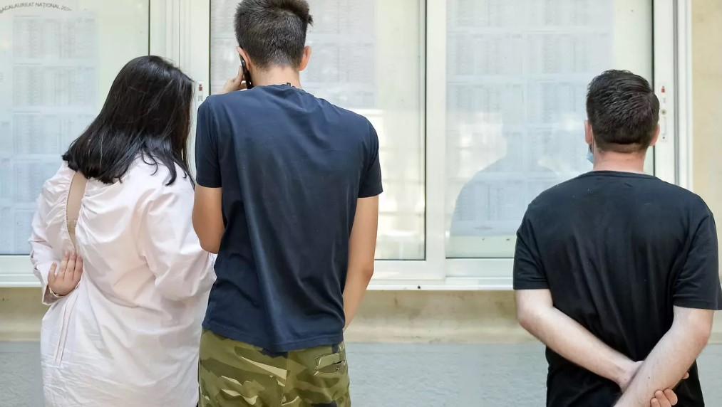 Armata celor 100.000. Cu cine?