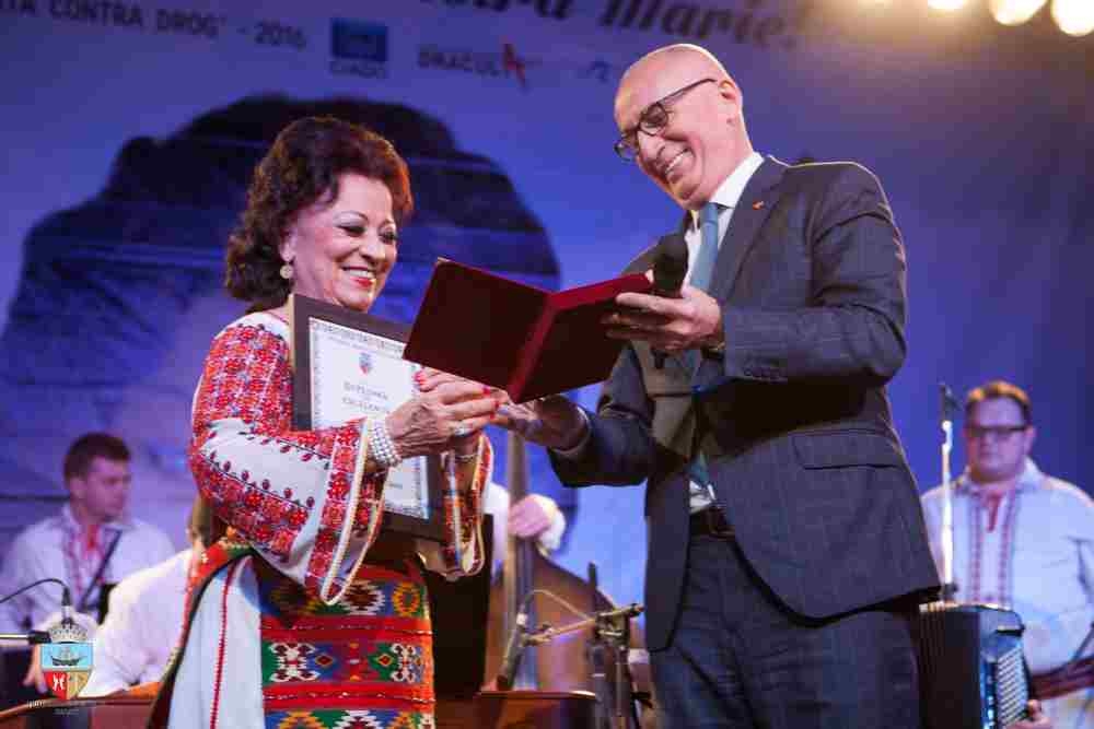 Distincţie pentru excelenţă/ Cheia oraşului a ajuns la Maria Ciobanu