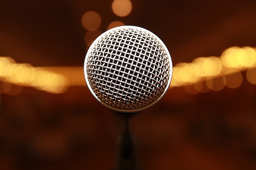 ÎNCEPE Festivalul de muzică pop pentru juniori, la Galaţi