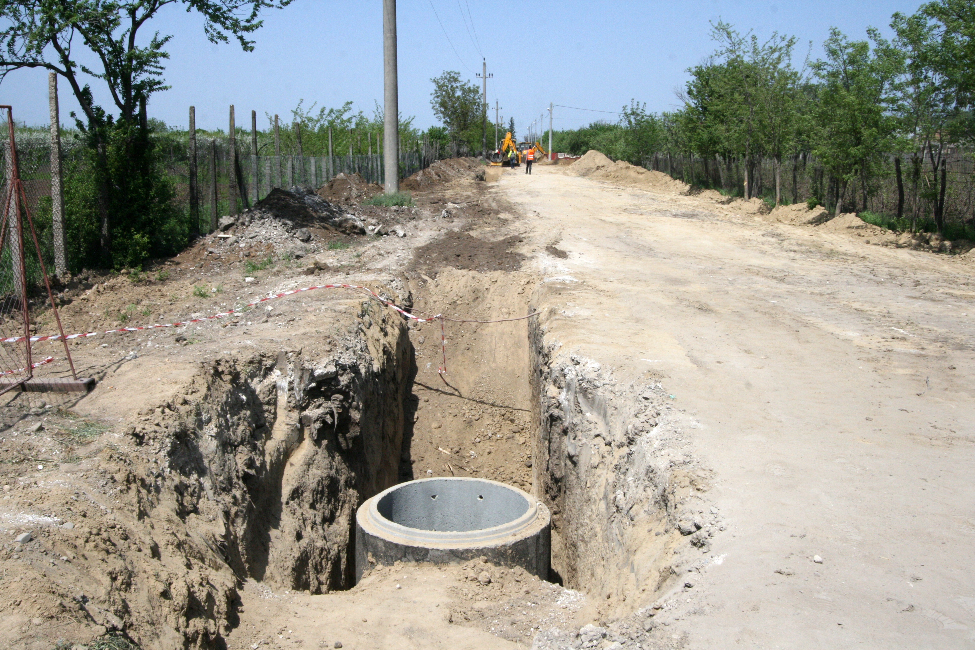 Lipsa canalizărilor duce la otrăvirea pământului şi a apelor 