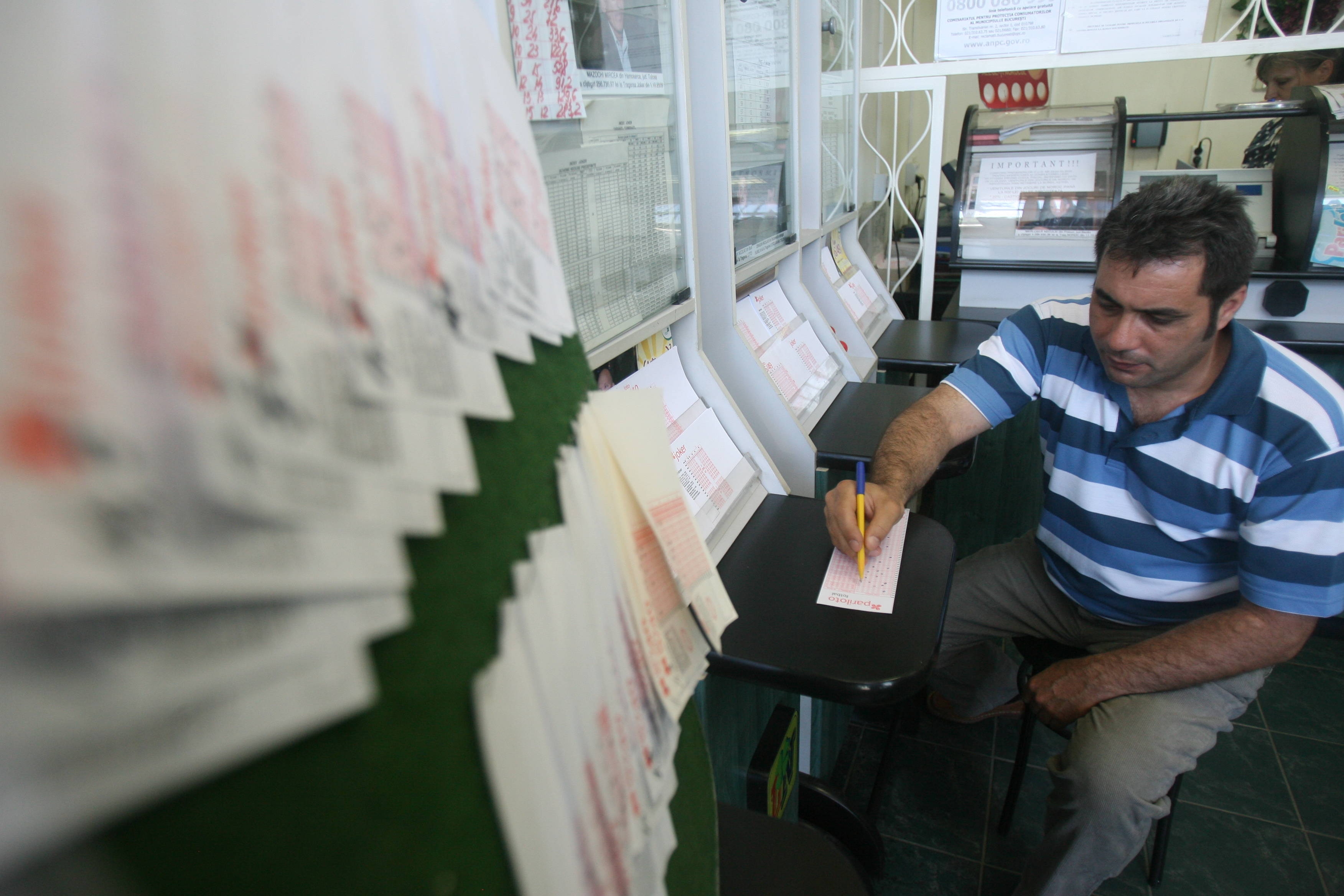 Premiul cel mare la Loto 6/49, de peste 9,7 milioane de euro, nu a fost câştigat