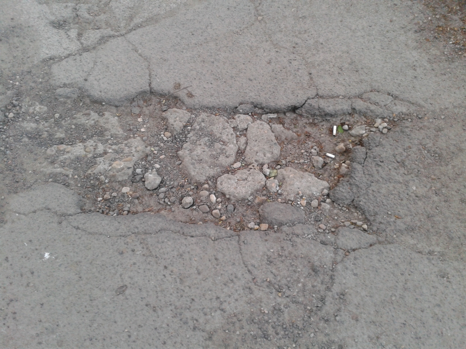 Dispuşi să plătească din buzunar, ca să astupe gropile