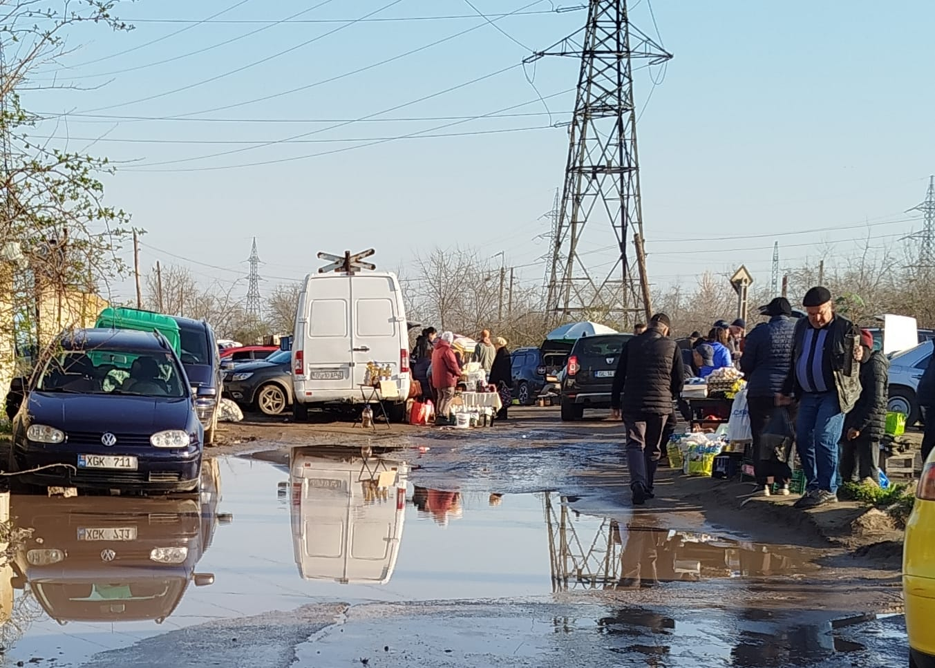 Între baletul prin noroi și „vânătoarea” de brânză de peste Prut