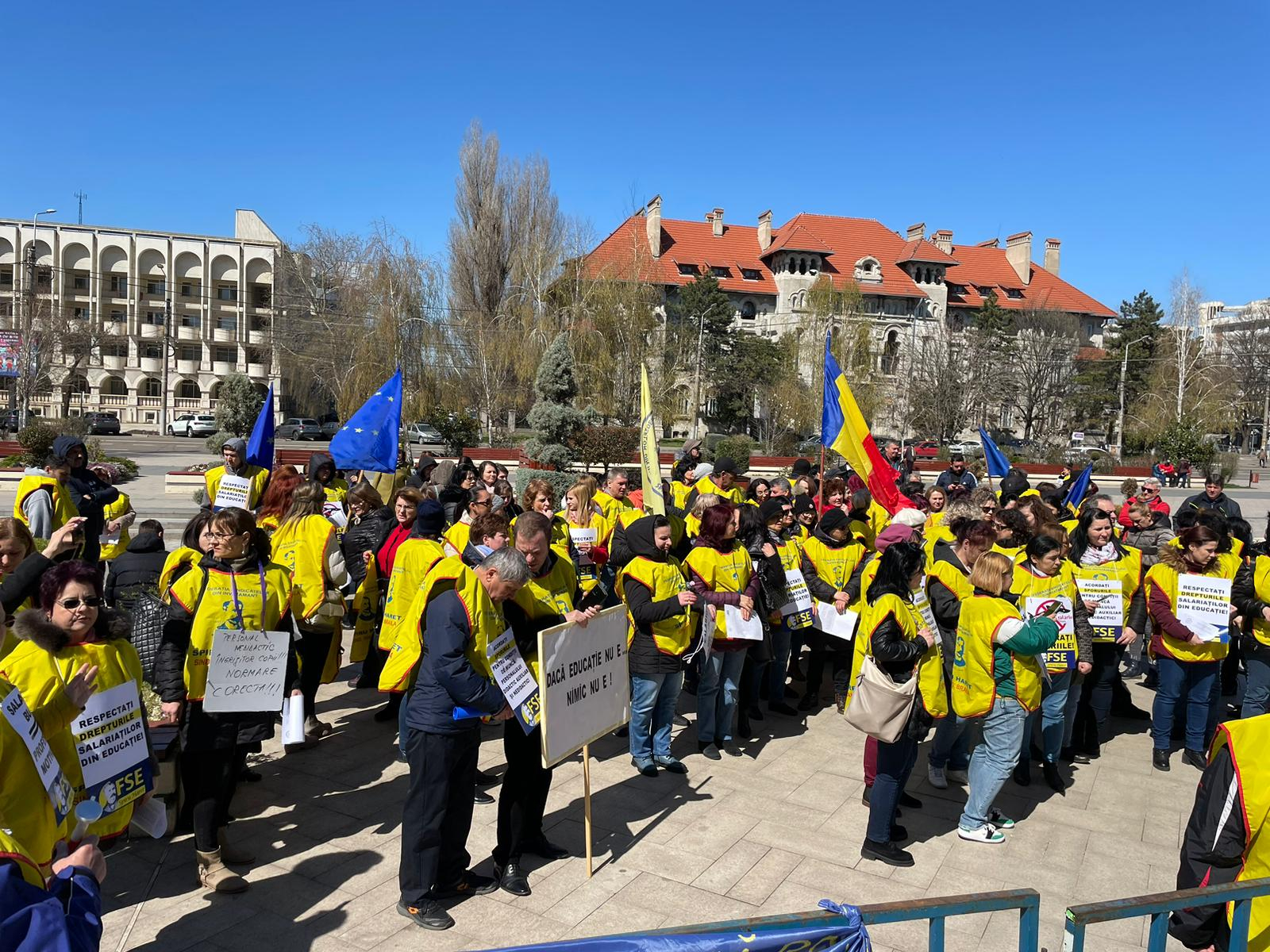 Profesorii amenință cu greva generală