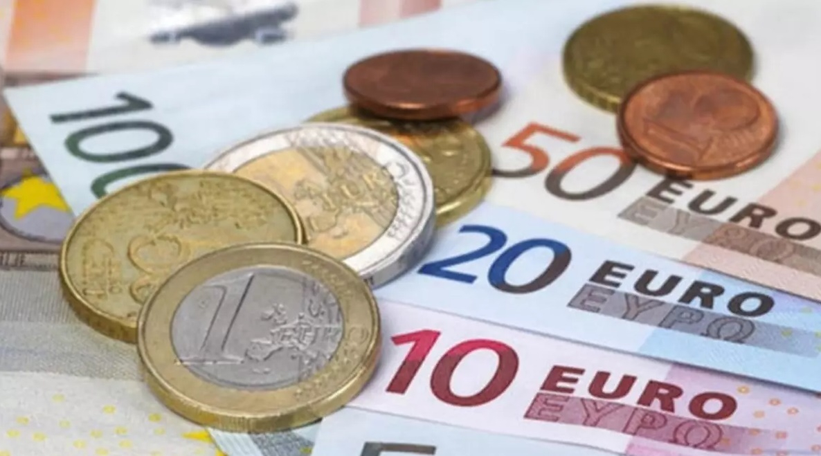 Cursul euro stagnează în jurul pragului de 5,08 lei