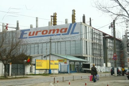 Euromall-ul din Galaţi, blocat de criză
