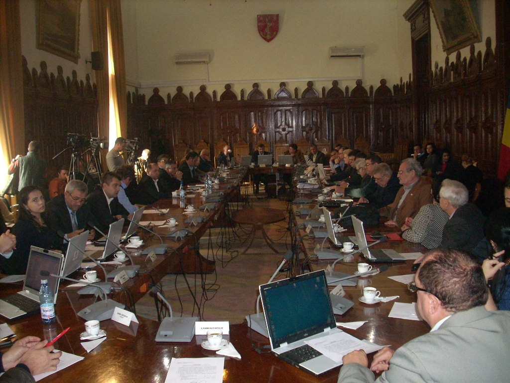 Noile TABERE POLITICE sunt deja vizibile în Consiliul Judeţului