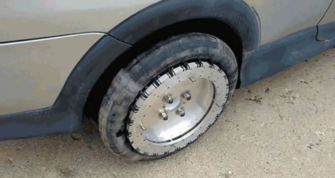 ROȚILE OMNIDIRECȚIONALE, soluţie pentru cei care se descurcă mai greu cu PARCATUL în spaţii înguste (VIDEO)