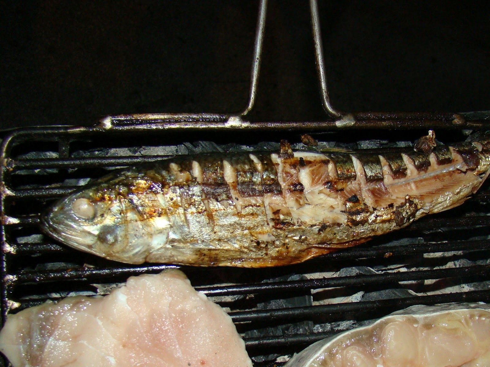 POVEŞTILE ORAŞULUI/ Ce fel de VIN servim alături de SCRUMBIA la grătar