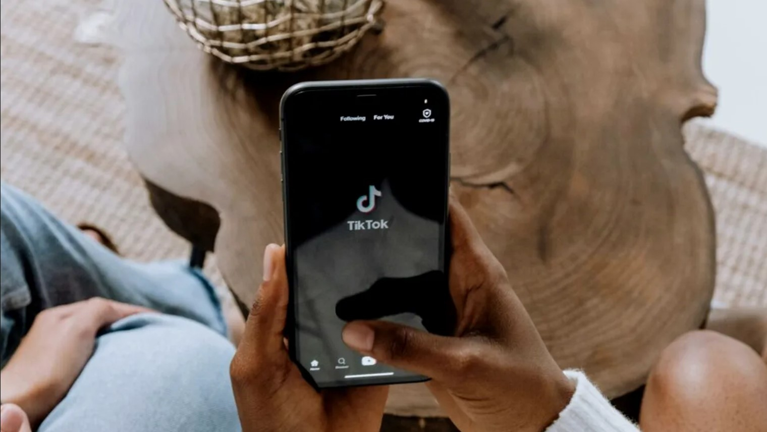 Adolescentă ucisă din cauză că a refuzat să-și șteargă contul de TikTok