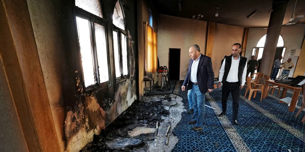 Moschee incendiată de coloniști israelieni